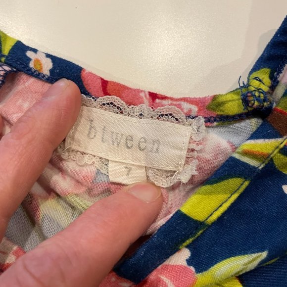 Bundle of 4 Girls Between Short Sleeve Shirts - Picture 3 of 3